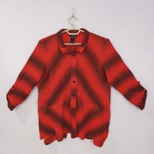 Ali Miles Top Tunic Size L Red Crinkle Geometric 3/4 Roll Tab Sleeves Button Up